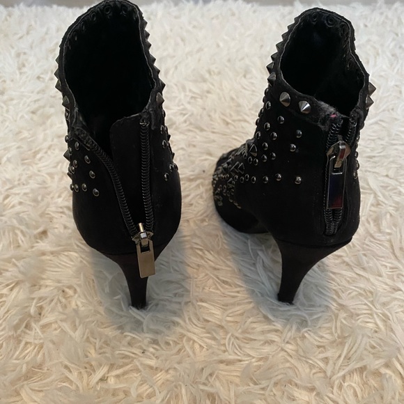 Brand new le chateau booties - Picture 3 of 5